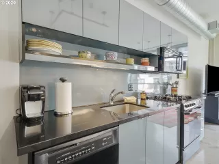 Photo #5: 20360179 Listing 