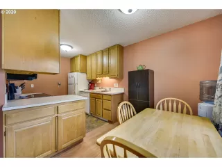 Photo #5: 20360464 Listing