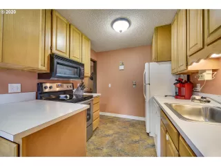 Photo #6: 20360464 Listing