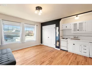 Photo #3: 20360514 Listing