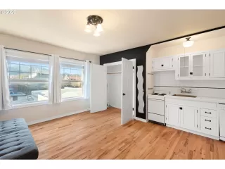 Photo #4: 20360514 Listing