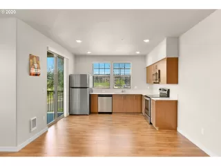 Photo #4: 20360957 Listing