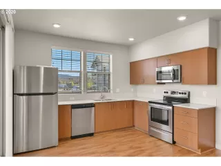 Photo #6: 20360957 Listing