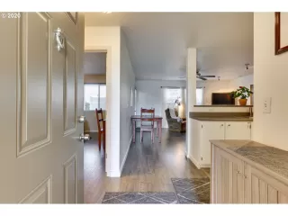 Photo #4: 20361491 Listing