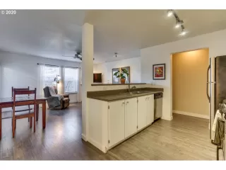 Photo #5: 20361491 Listing