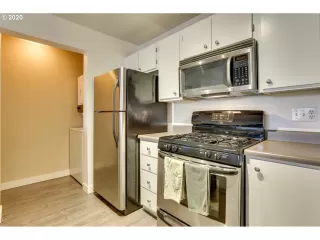 Photo #6: 20361491 Listing