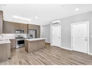 Photo #6: 20361683 Listing