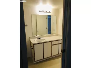 Photo #5: 20362209 Listing