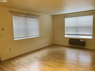 Photo #6: 20362209 Listing