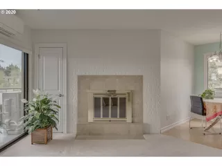 Photo #6: 20362210 Listing