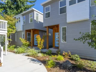 More Details about MLS # 20364048 : 2813 SE HAWTHORNE BLVD