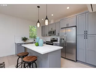 Photo #5: 20364048 Listing