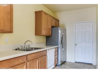 Photo #6: 20365172 Listing