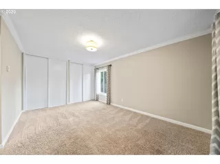 Photo #6: 20365768 Listing