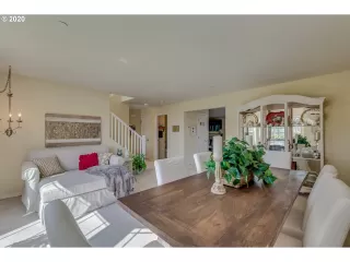 Photo #5: 20366085 Listing