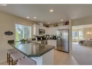 Photo #6: 20366085 Listing