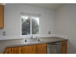 Photo #4: 20366273 Listing