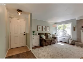 Photo #5: 20366506 Listing 