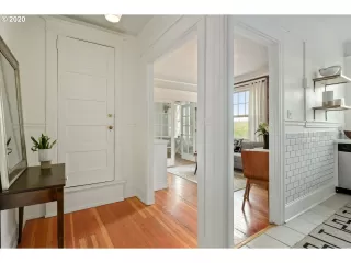 Photo #6: 20366608 Listing 