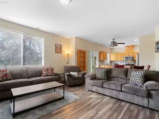 Photo #4: 20367012 Listing