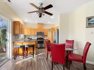 Photo #5: 20367012 Listing