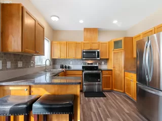 Photo #6: 20367012 Listing