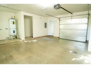 Photo #5: 20367294 Listing