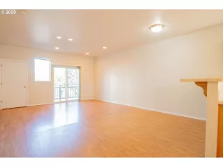 Photo #6: 20367294 Listing