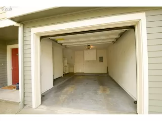 Photo #5: 20367400 Listing