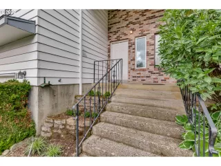 Photo #4: 20367917 Listing