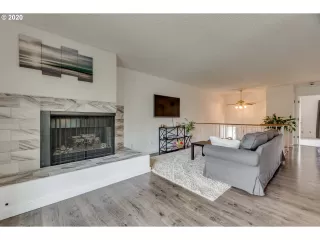 Photo #6: 20367917 Listing