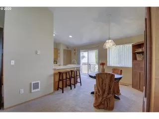 Photo #4: 20367999 Listing