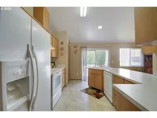 Photo #5: 20367999 Listing