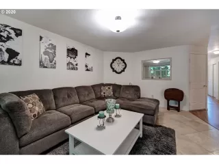 Photo #5: 20368297 Listing