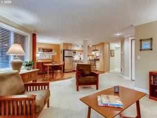 Photo #5: 20368569 Listing