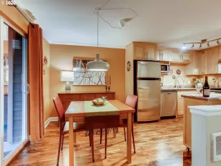 Photo #6: 20368569 Listing