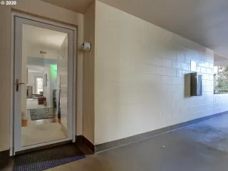 Photo #4: 20369163 Listing