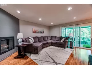 Photo #5: 20369474 Listing
