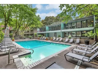 Photo #4: 20369943 Listing