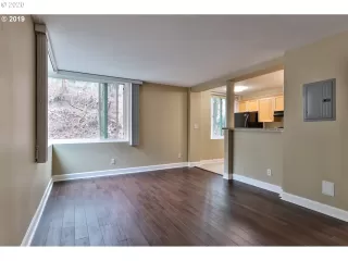 Photo #6: 20370124 Listing