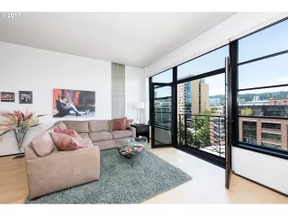 Photo #4: 20370126 Listing 