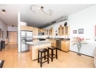 Photo #6: 20370126 Listing 