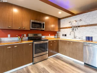 Photo #3: 20370515 Listing
