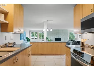 Photo #5: 20370978 Listing