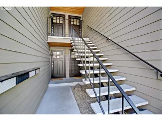 Photo #3: 20371733 Listing