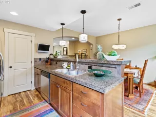 Photo #5: 20372023 Listing 