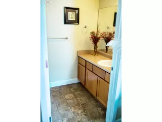 Photo #5: 20373056 Listing