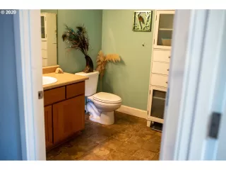 Photo #6: 20373056 Listing