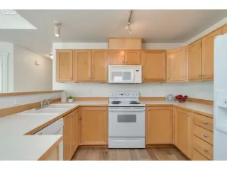 Photo #4: 20373090 Listing