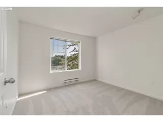 Photo #5: 20373090 Listing